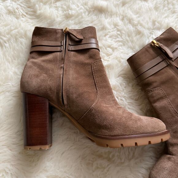 Tory Burch Leigh Lug Sole Bootie in Suede brown - Picture 9 of 10